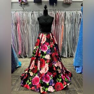 DAVE&JOHNNY A7221 PRINT/BLACK FLORAL SIZE 4 TWO-PIECE BALLGOWN FORMAL/PROM DRESS